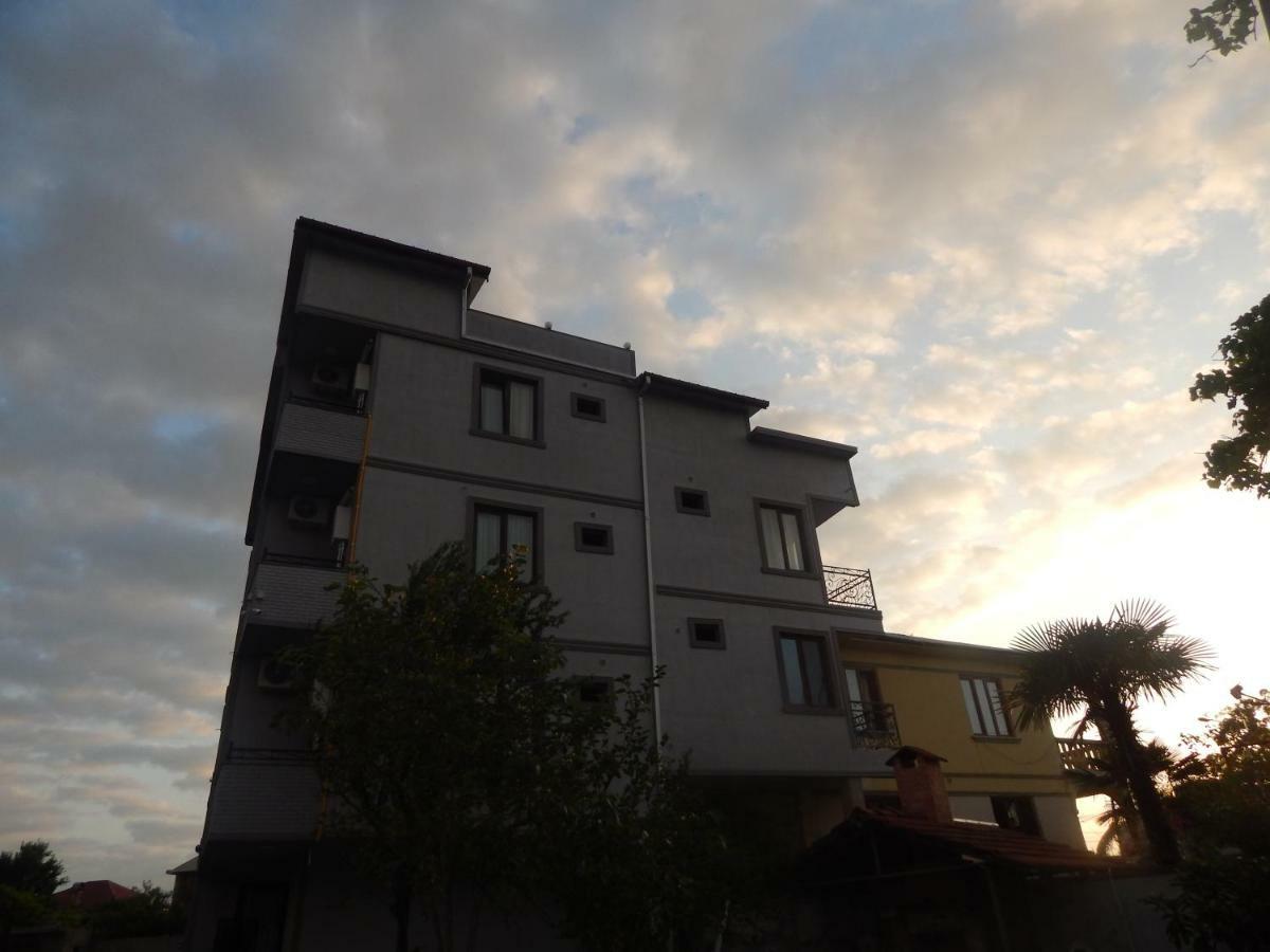 Отель MY HOUSE Батуми Экстерьер фото